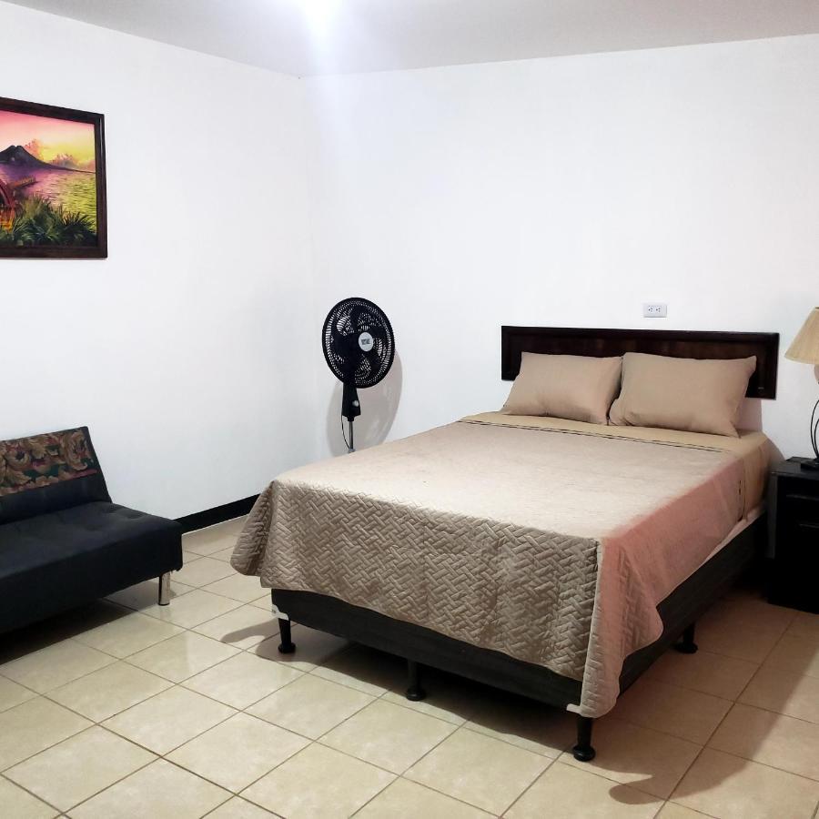 Judys Home - Bed And Breakfast Retalhuleu Exterior photo