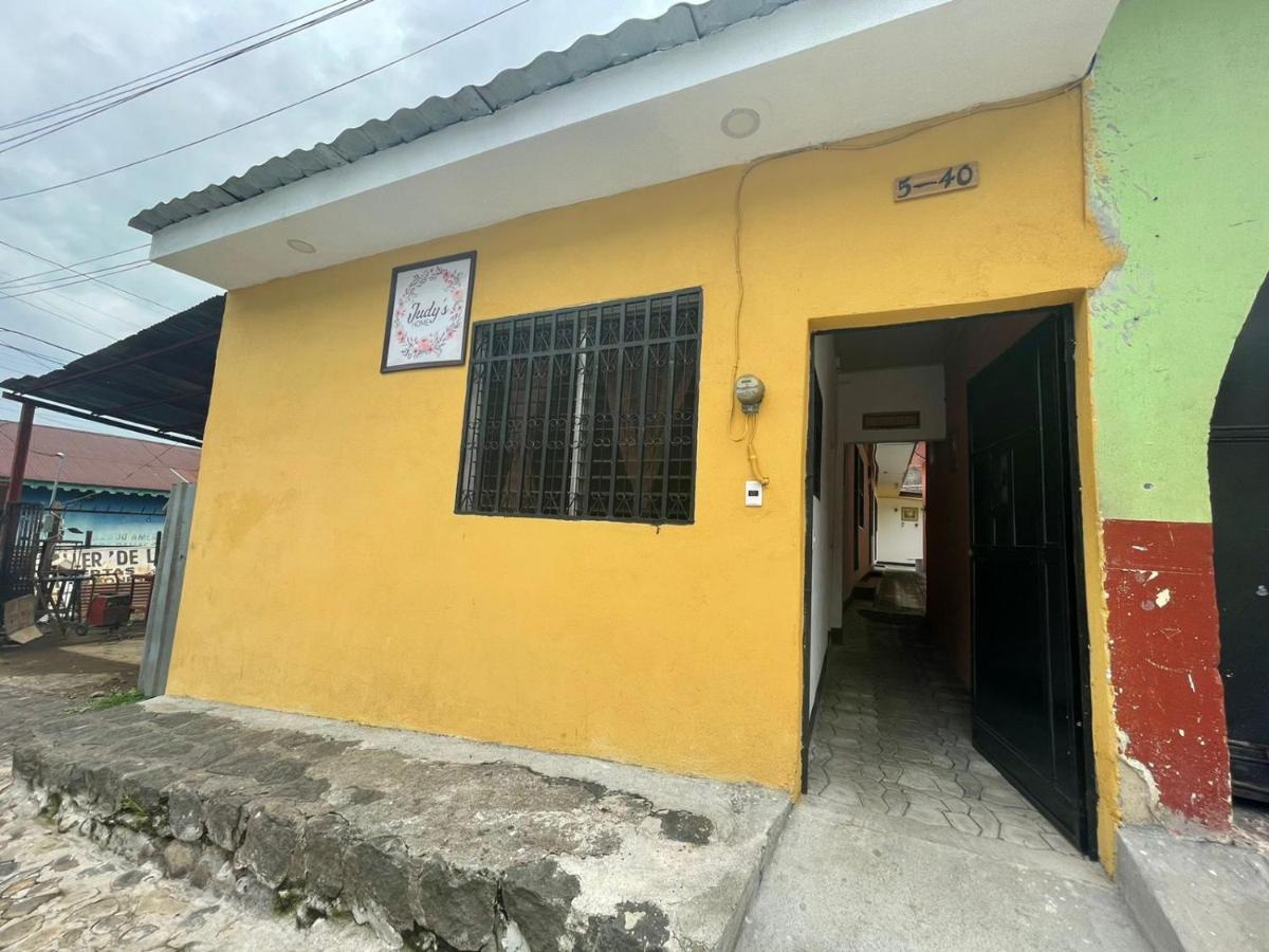 Judys Home - Bed And Breakfast Retalhuleu Exterior photo